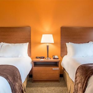 Queen Room Two Queen Beds Hearing Accessible